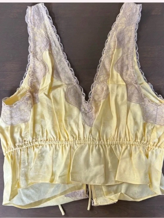 NWT Rumored Satin Lace-Trim top L - Picture 2 of 4